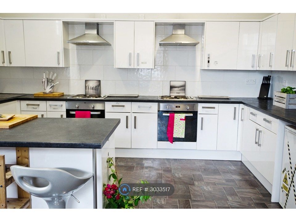 Property photo 3 of 15 Shared Kitchen