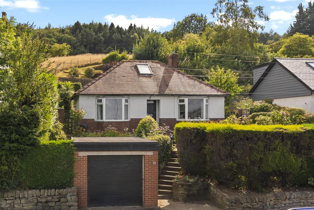 Property photo 2 of 17 Leeds Road