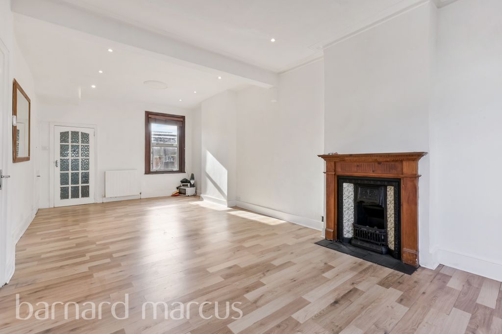 Property photo 2 of 8 Reception Room