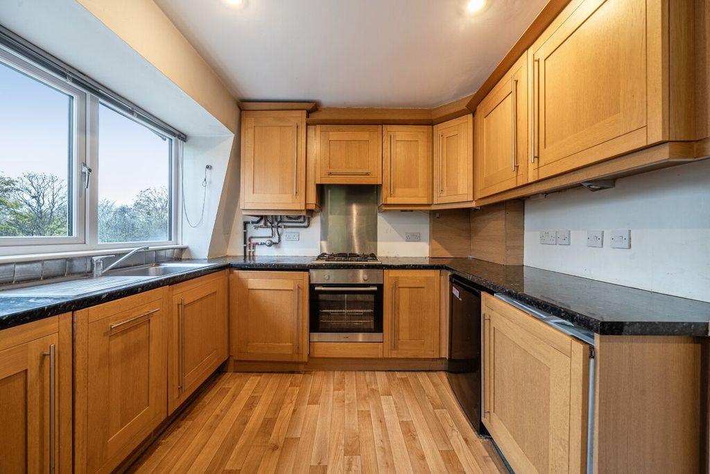 Property photo 2 of 20 Picture No. 37