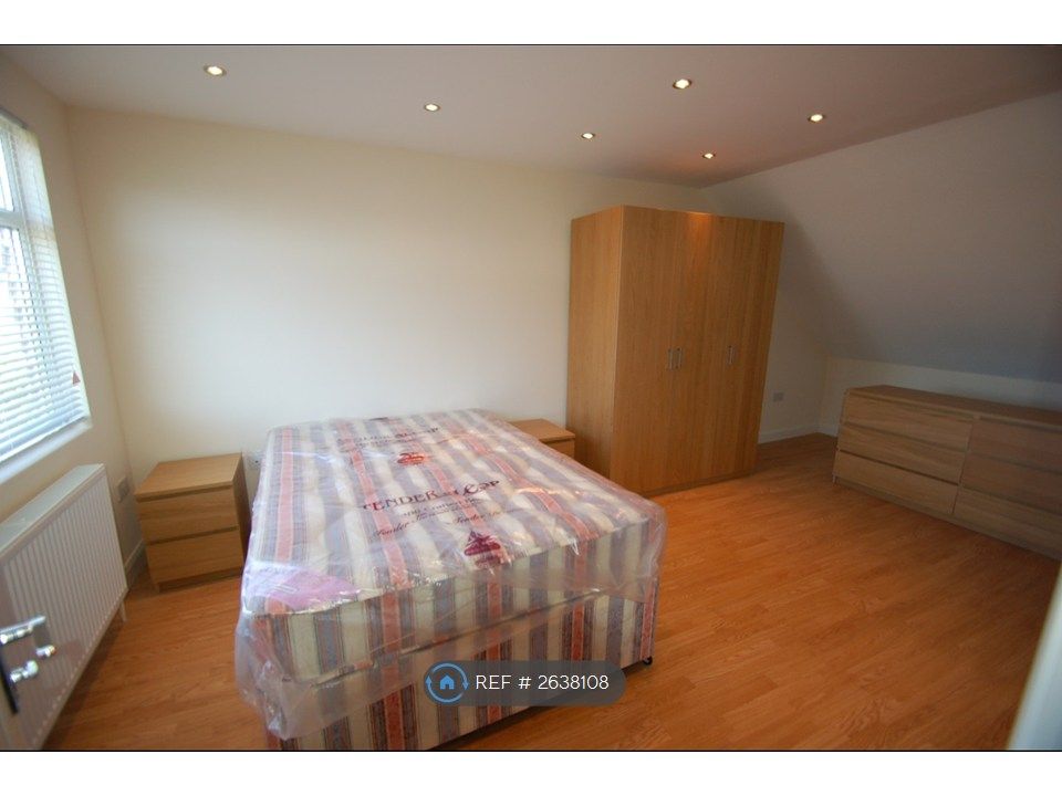 Property photo 3 of 7 Bedroom 1