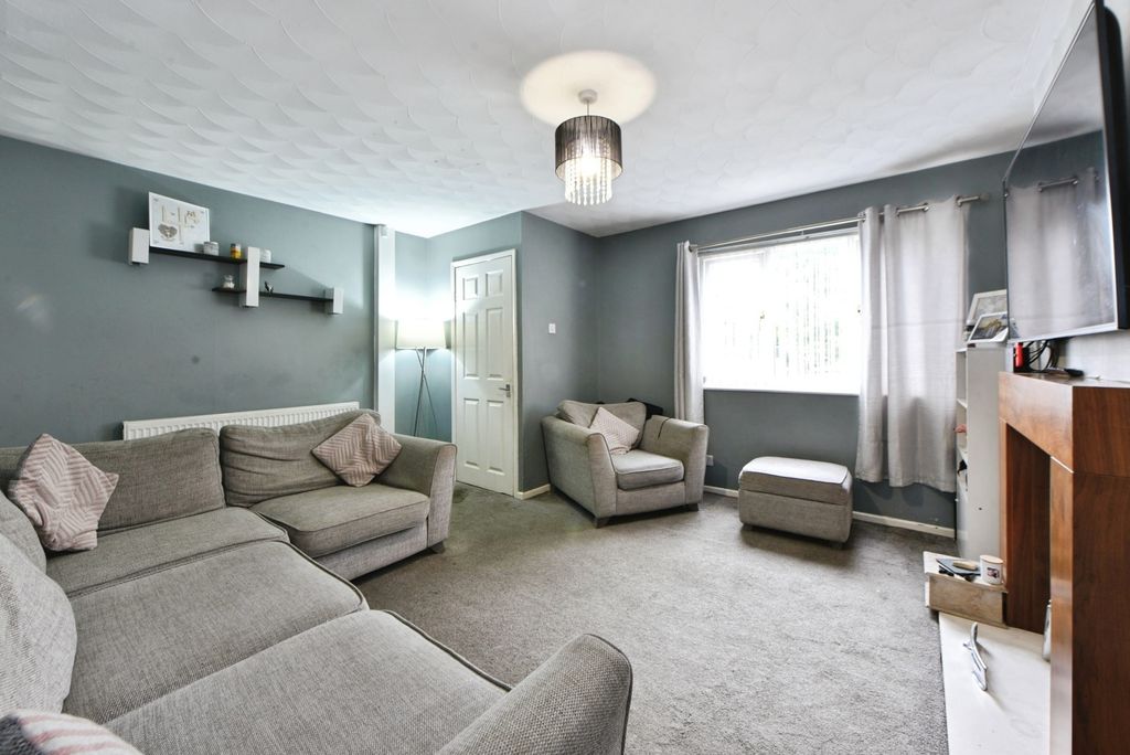 Property photo 3 of 16 Lounge