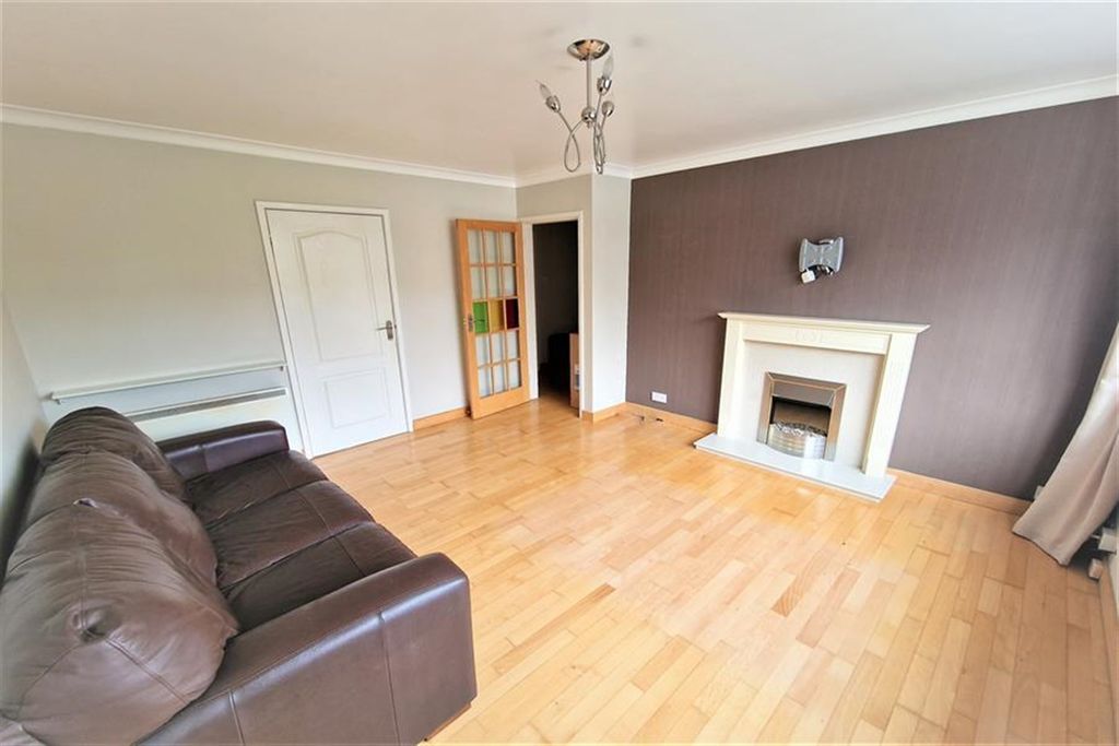 Property photo 2 of 11 (Main)