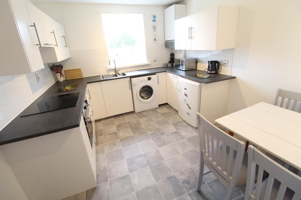 Property photo 2 of 6 Kitchen