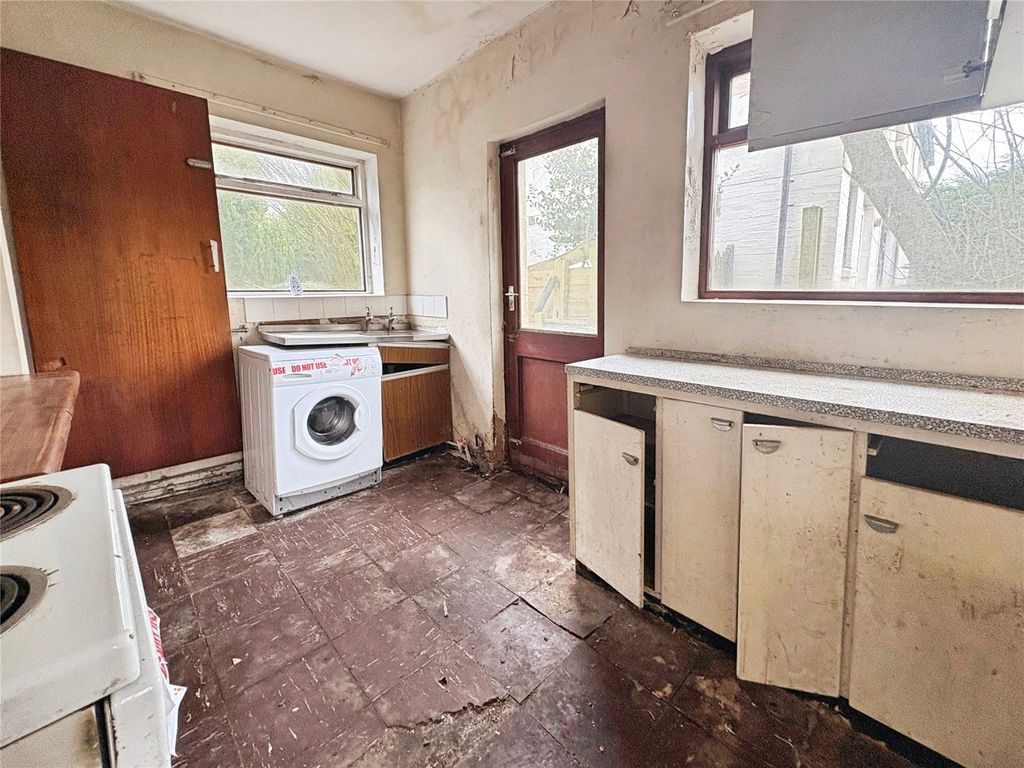 Property photo 2 of 14 Kitchen