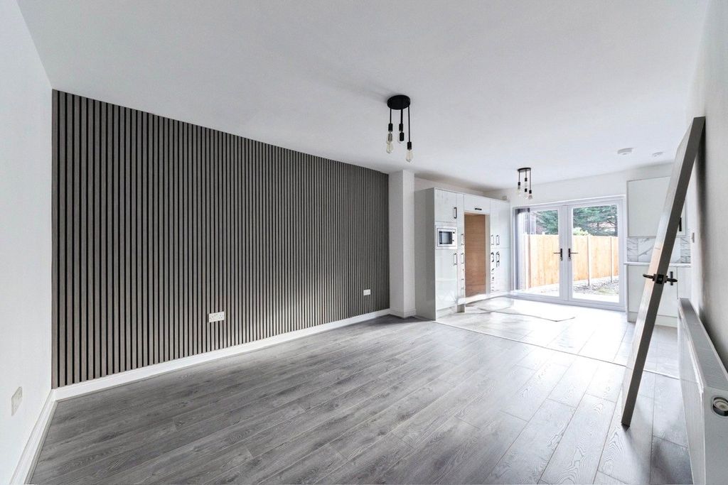 Property photo 3 of 17 Living Room