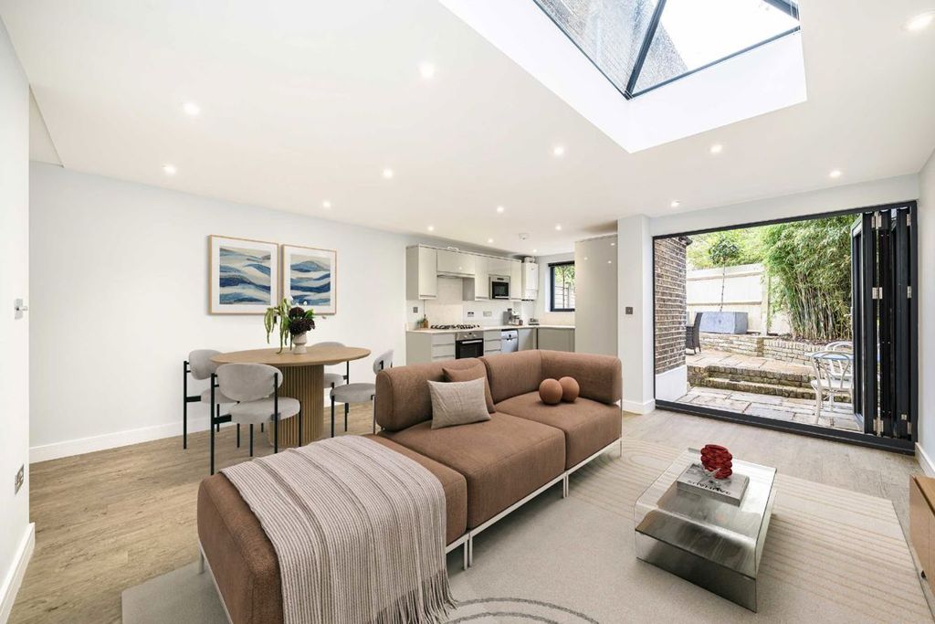 Property photo 2 of 6