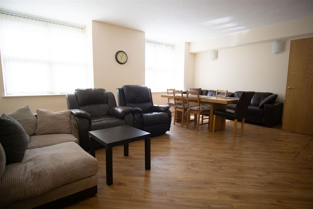 Property photo 3 of 14 Living/Dining Room