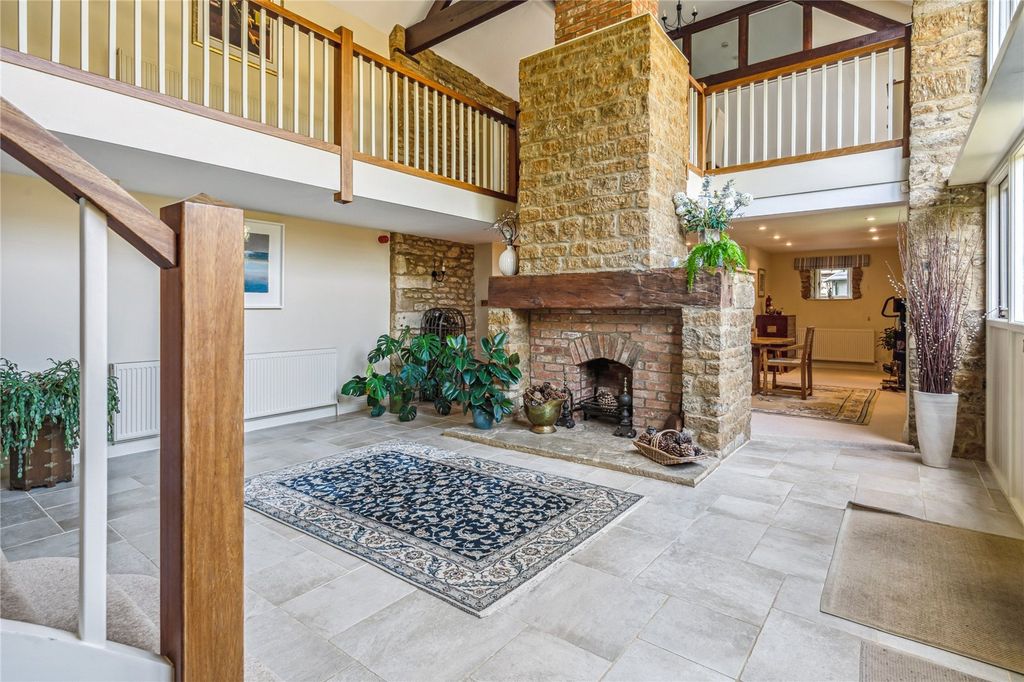 Property photo 2 of 20 Hallway