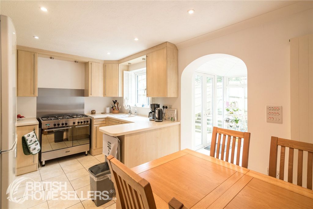 Property photo 2 of 16 Picture No. 13