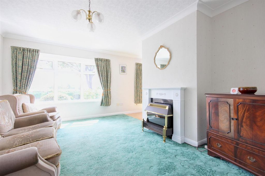 Property photo 2 of 21 Lounge