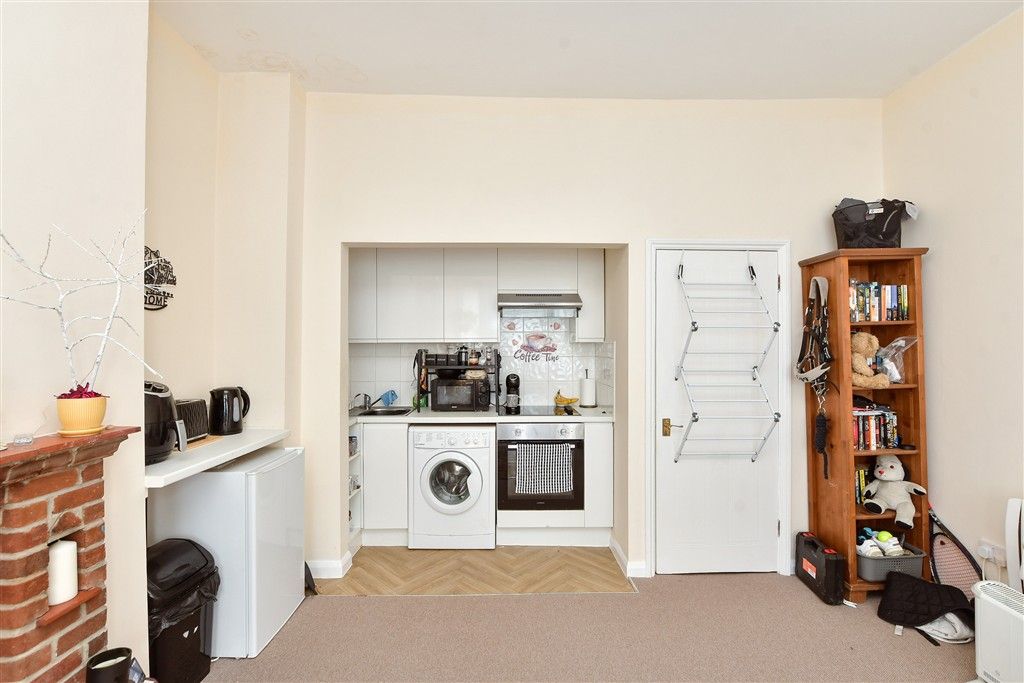 Property photo 1 of 8 Lounge