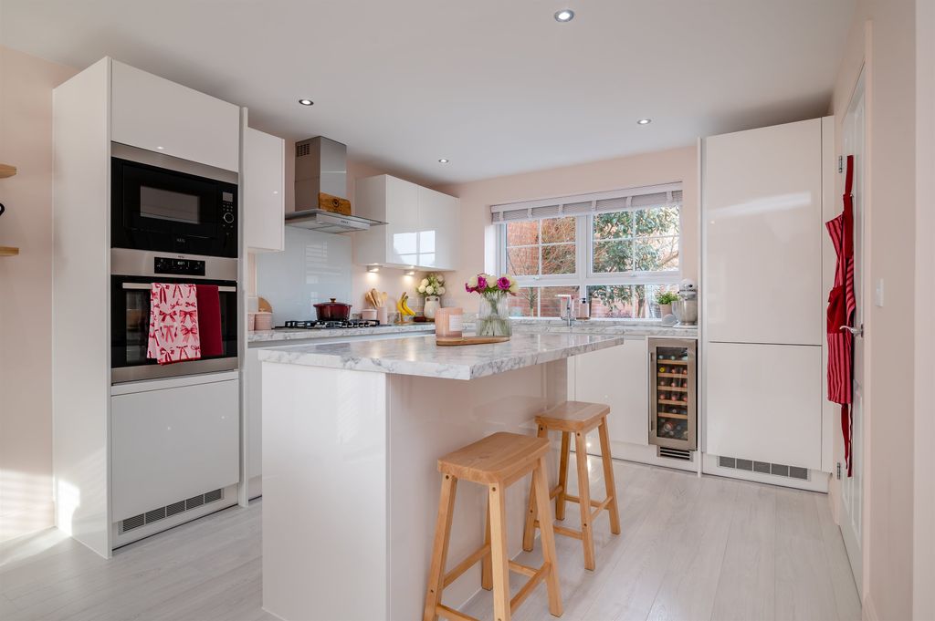 Property photo 2 of 24