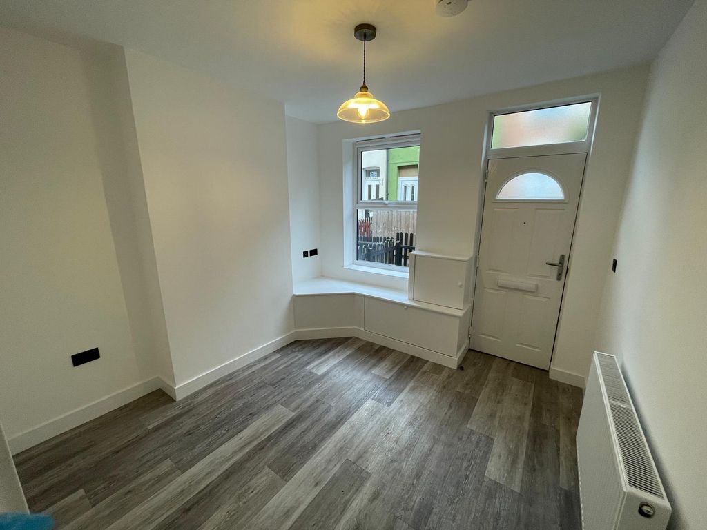 Property photo 1 of 11 Lounge