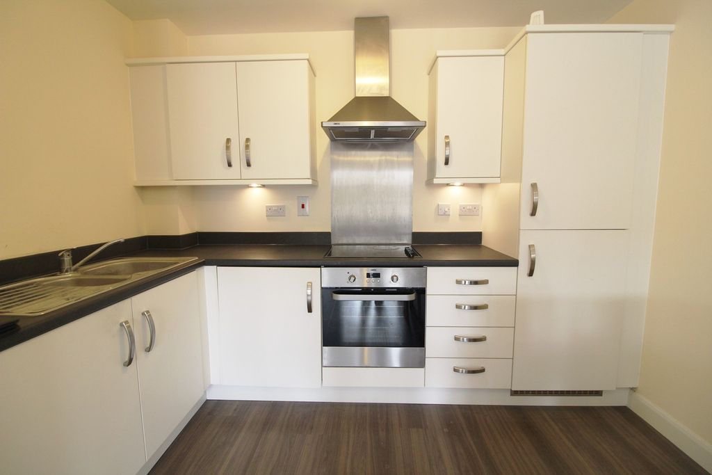 Property photo 3 of 7 Kitchen