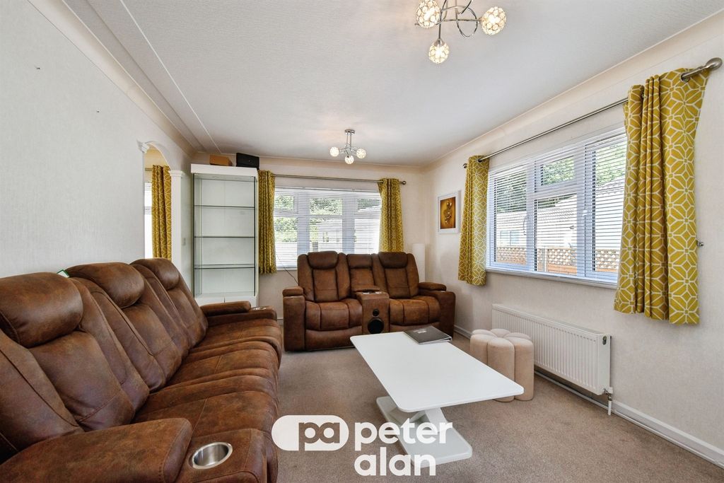 Property photo 2 of 20