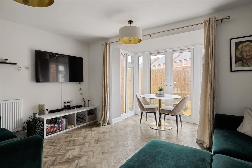 Property photo 2 of 19 137 Virginia Drive-16.Jpg