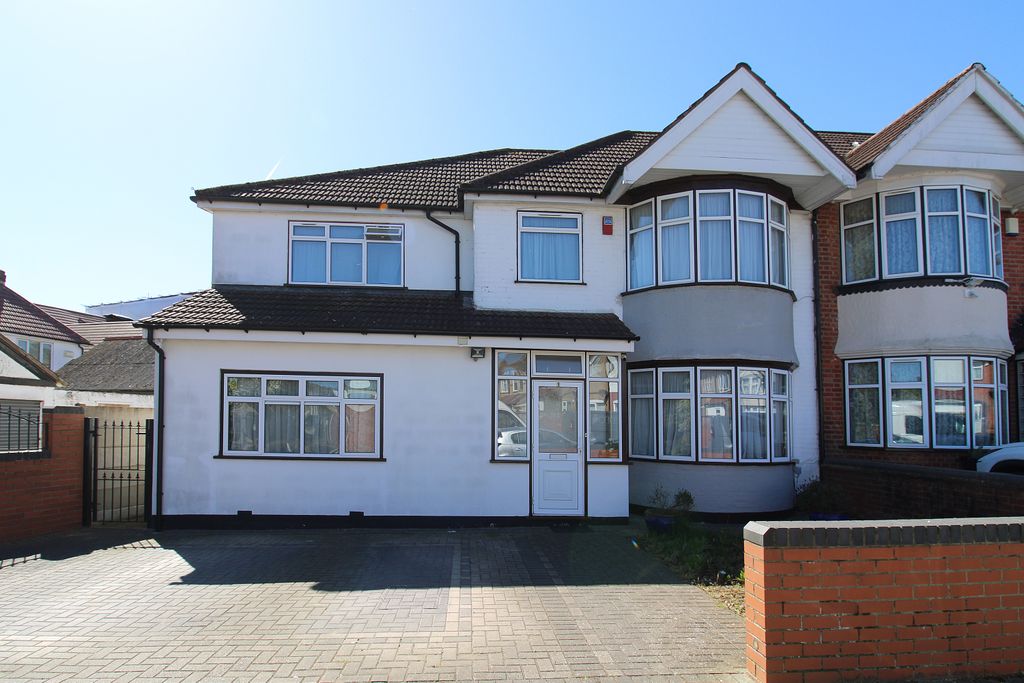 Property photo 1 of 13 Boycroft Avenue