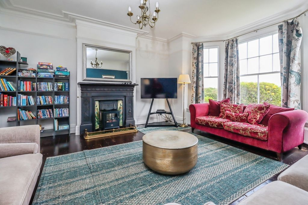 Property photo 3 of 46 Pbox-Img.Jpg