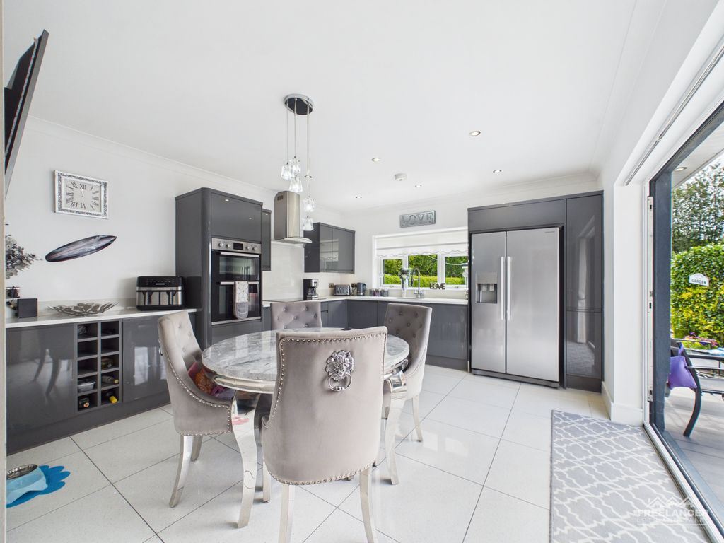 Property photo 1 of 18 Kitchen