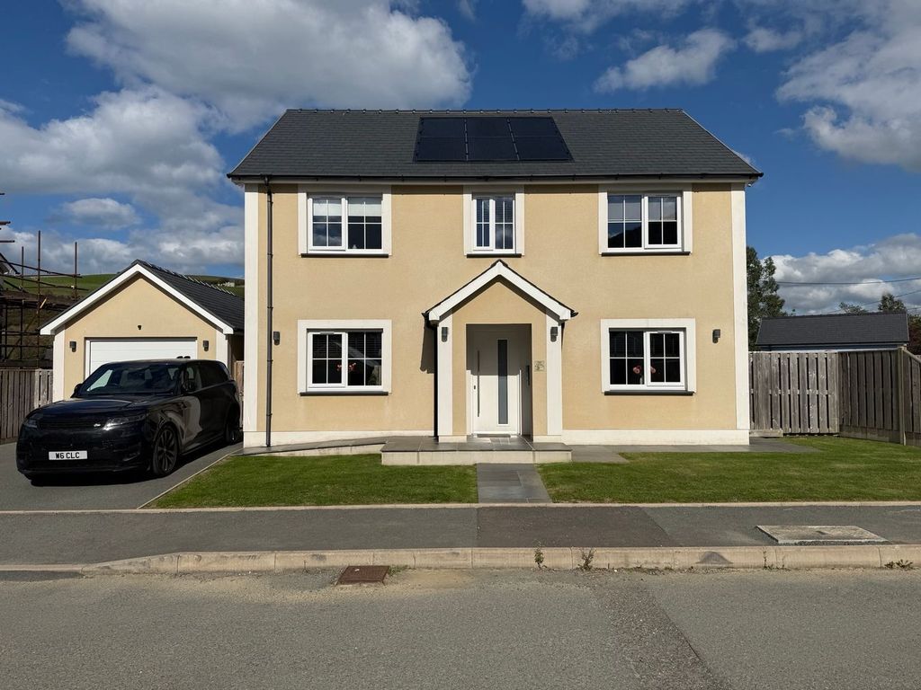 Property photo 1 of 43