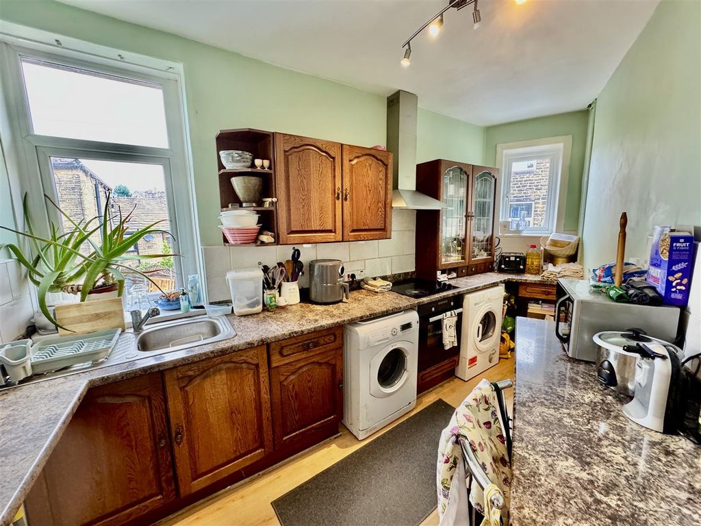 Property photo 3 of 8 Dining Kitchen