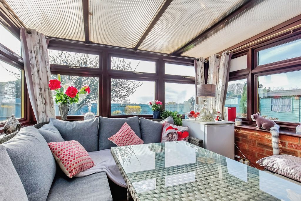 Property photo 2 of 29 Study / Additional Bedroom