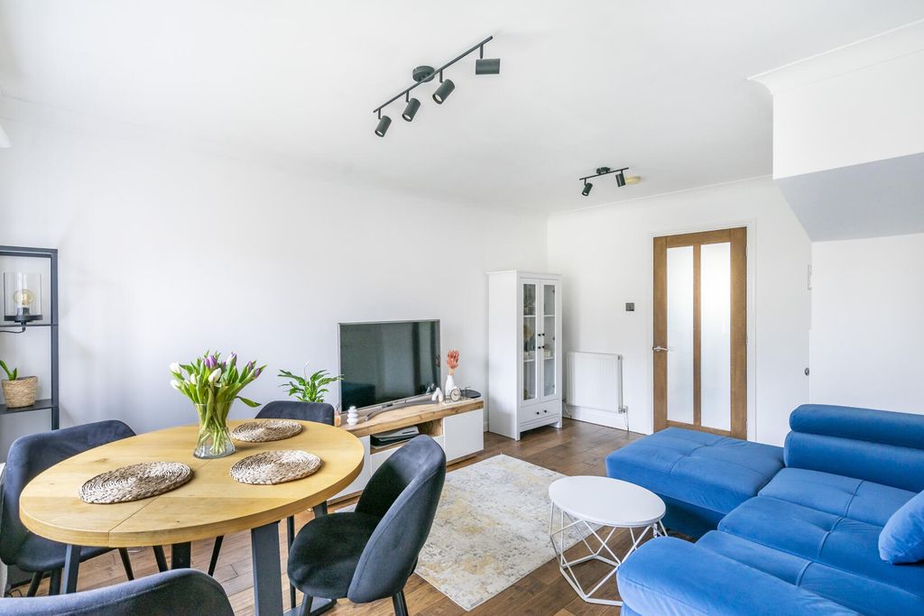 Property photo 3 of 17 Living Room