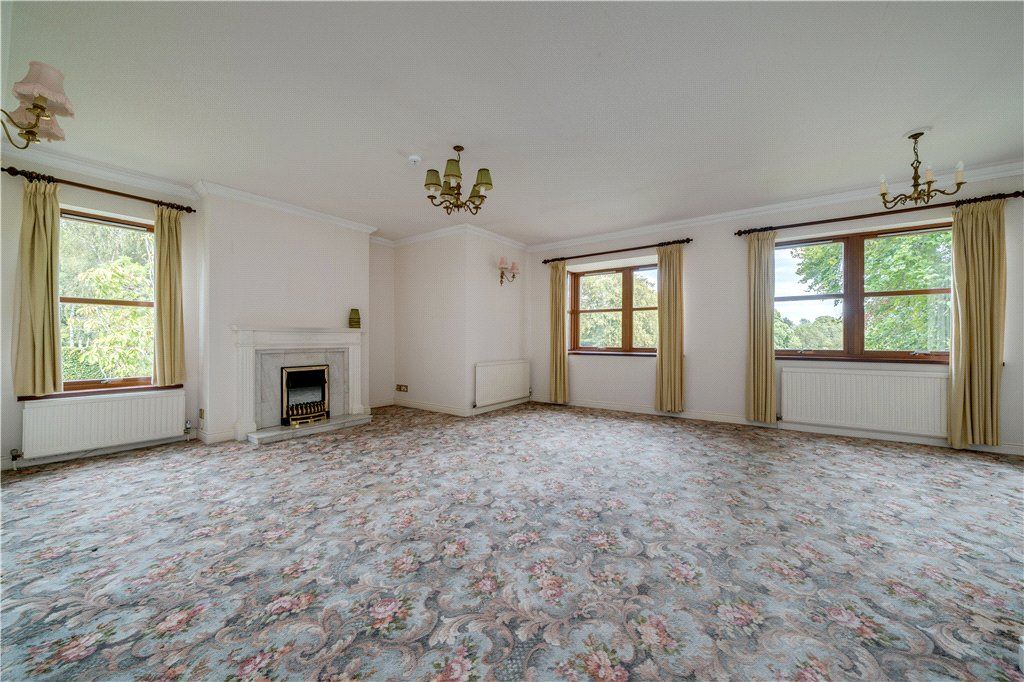 Property photo 2 of 14 Living Room