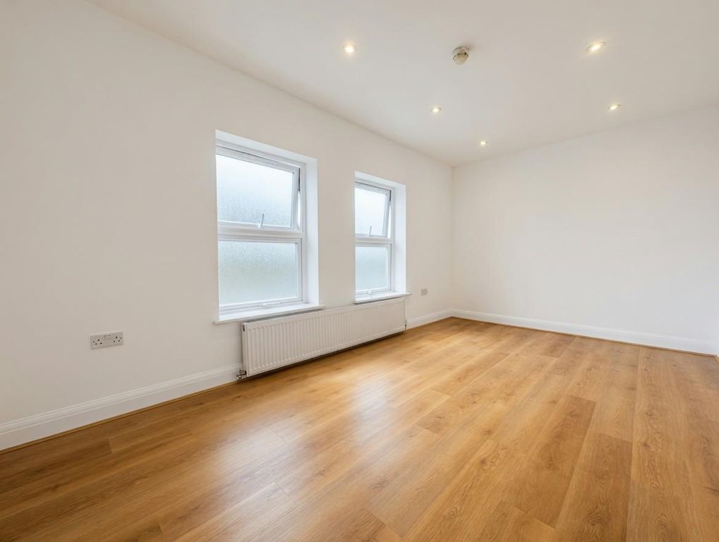 Property photo 1 of 6 Bed 1.Jpg