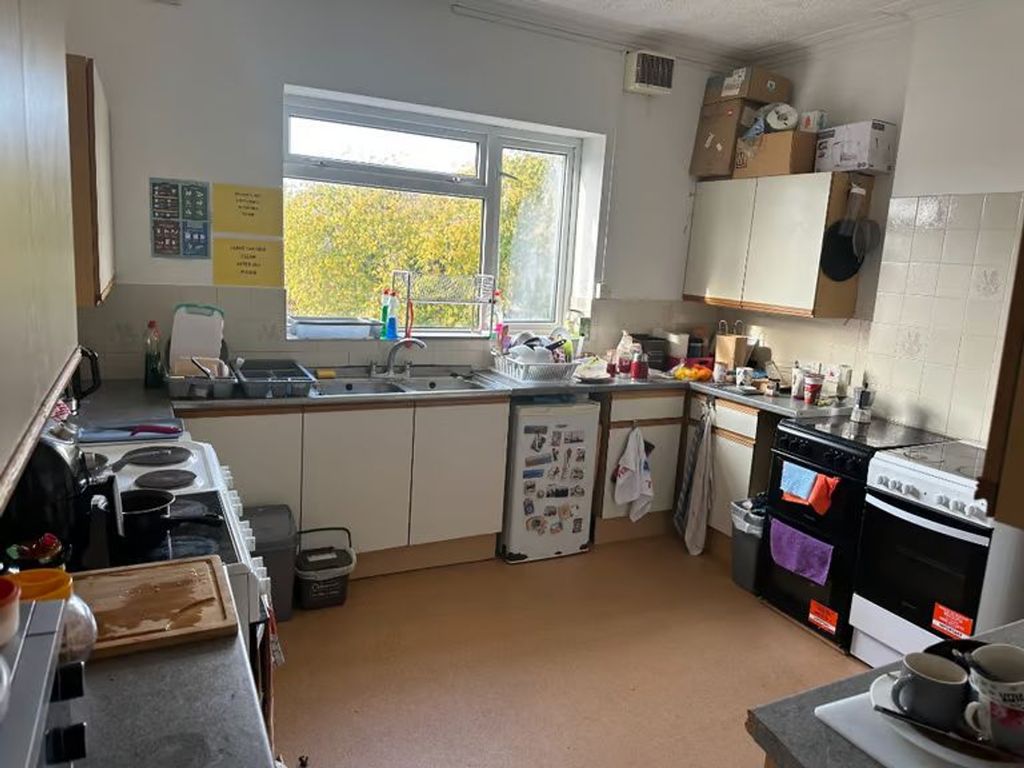 Property photo 2 of 4 A Spacious And Bright Kitchen With Ample Natural l...