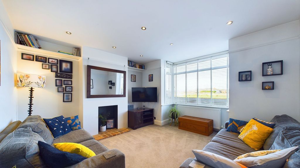 Property photo 3 of 15