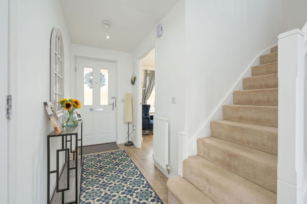 Property photo 2 of 36