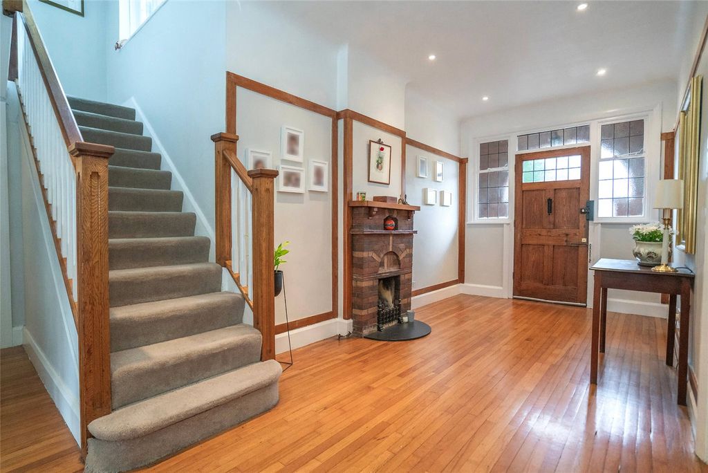 Property photo 3 of 23 Entrance Hall A