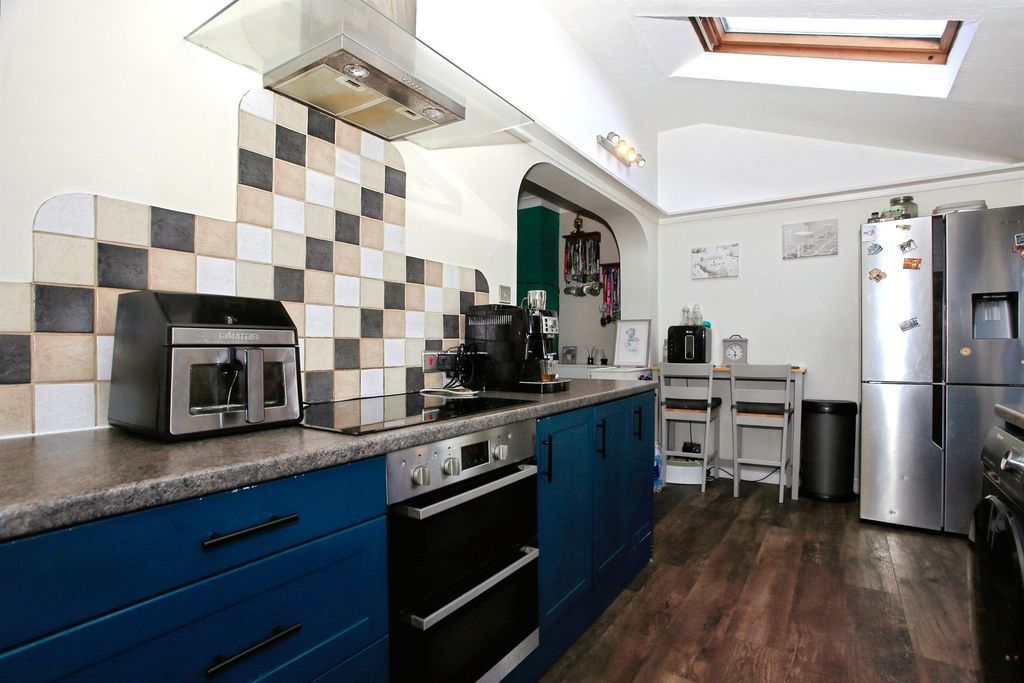 Property photo 3 of 17