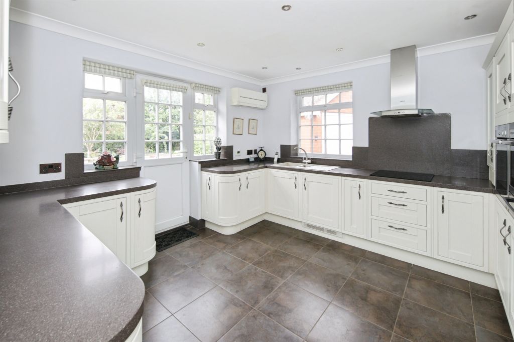 Property photo 2 of 30