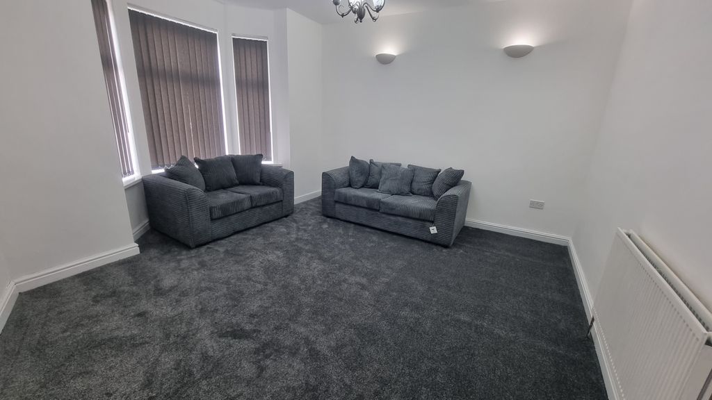 Property photo 1 of 18 Holmfirth Street