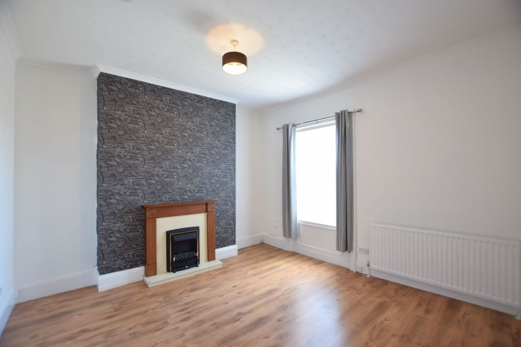 Property photo 3 of 6 Living Room