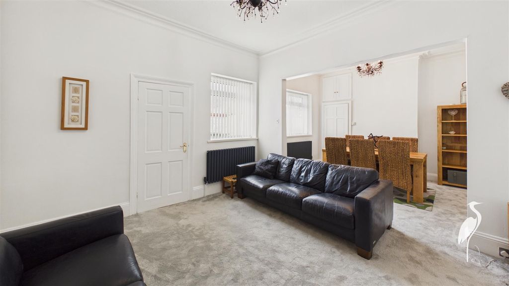 Property photo 3 of 16 Lounge
