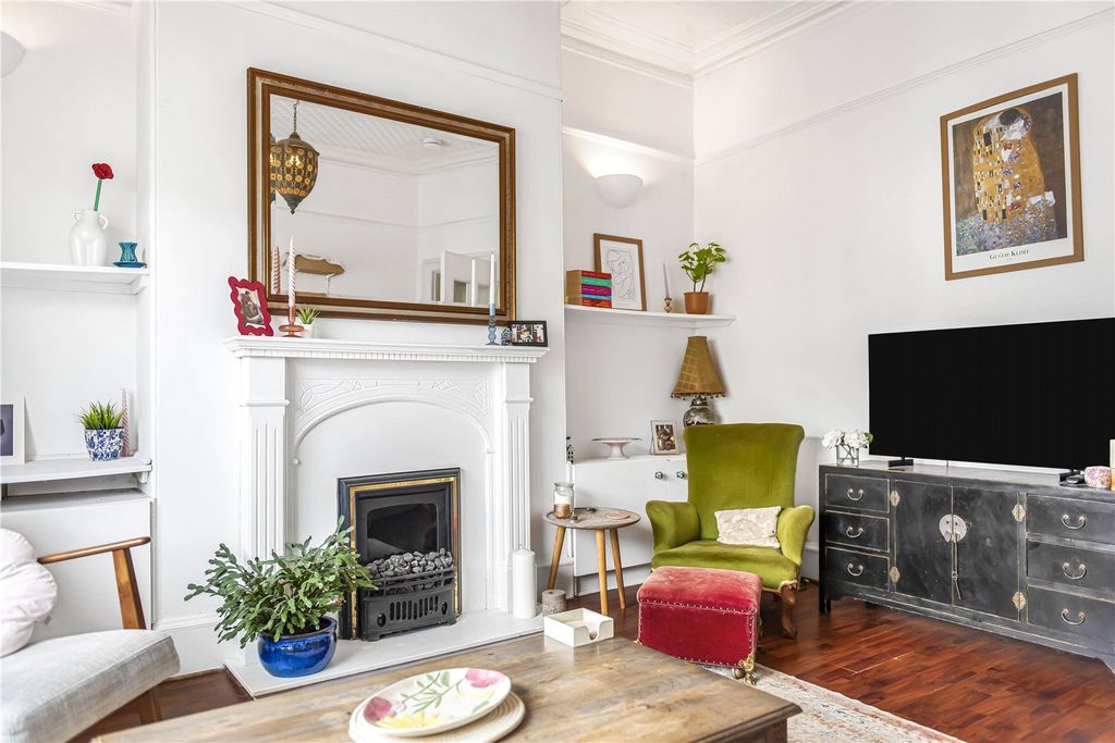 Property photo 2 of 16 Willowbank Road