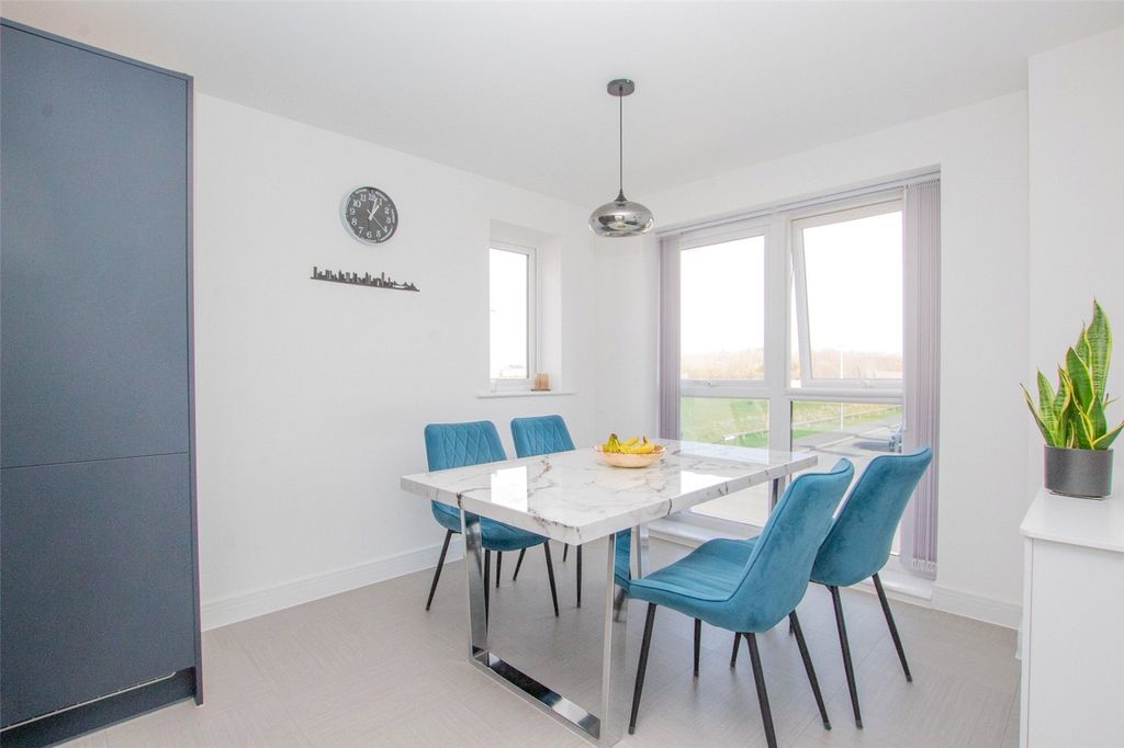 Property photo 2 of 18 Picture No. 17