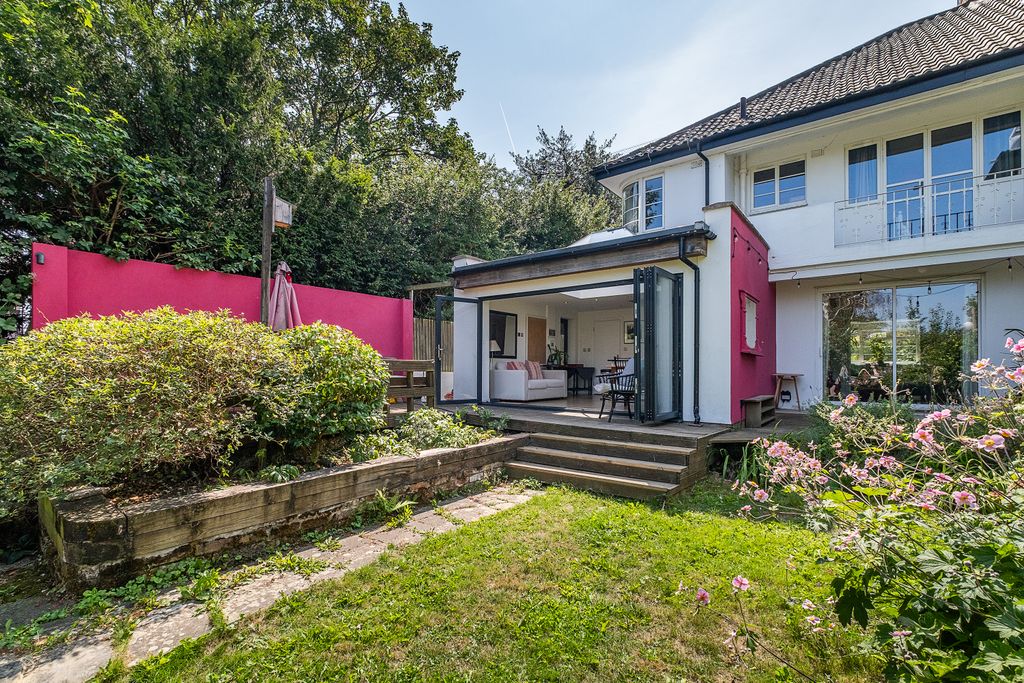 Property photo 3 of 28