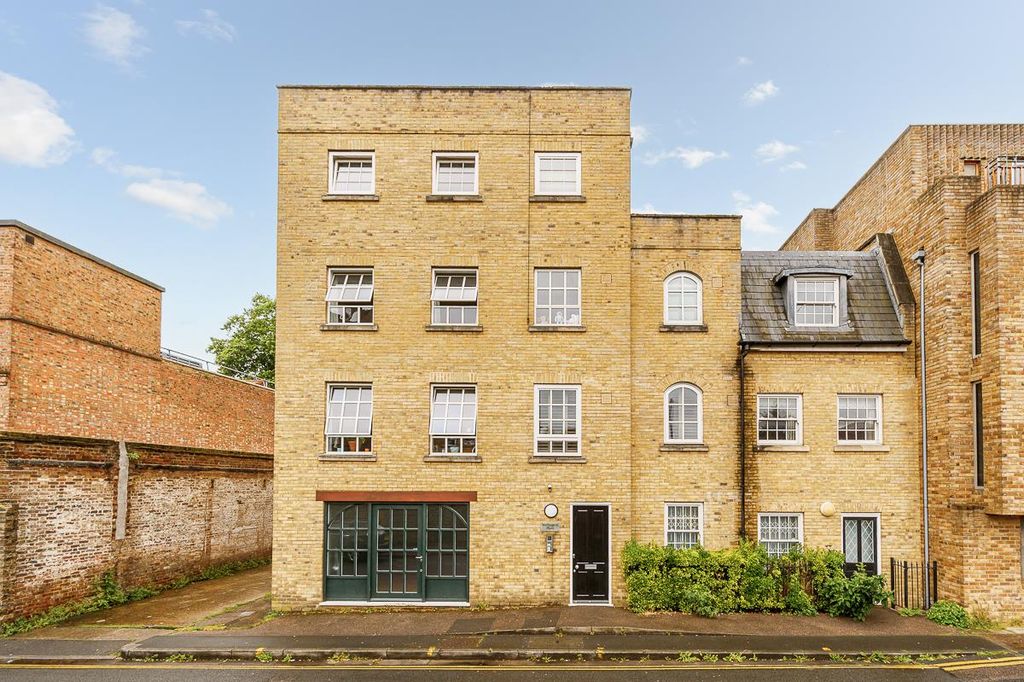 Property photo 1 of 14 5 Wellington Place-1.Jpg