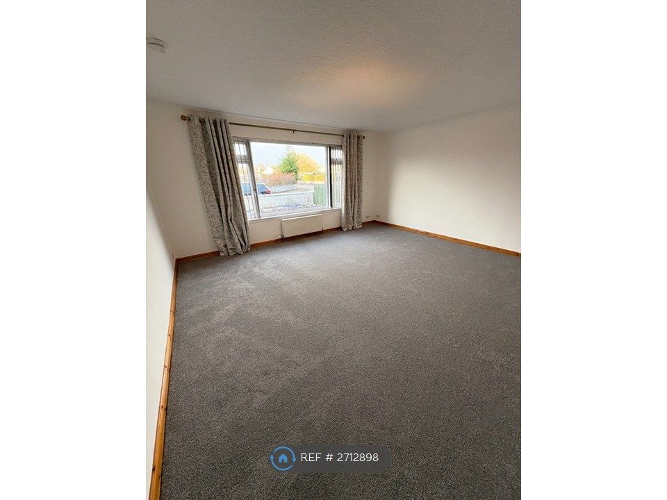 Property photo 2 of 16 Lounge