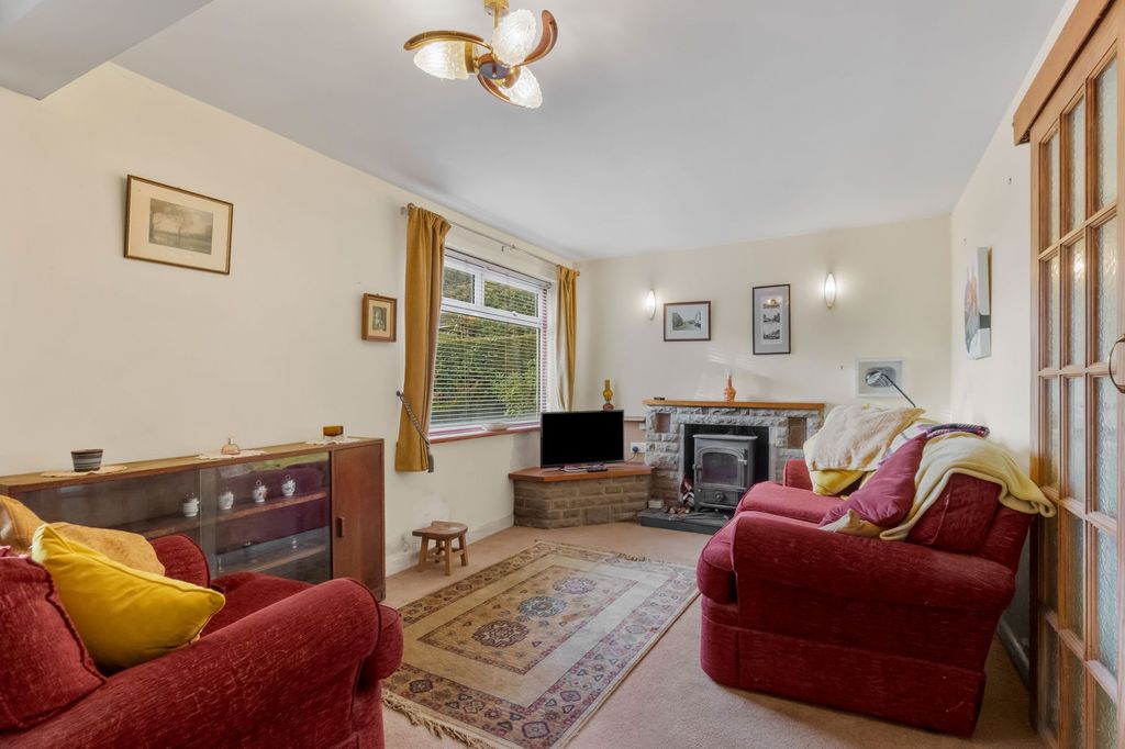 Property photo 2 of 20