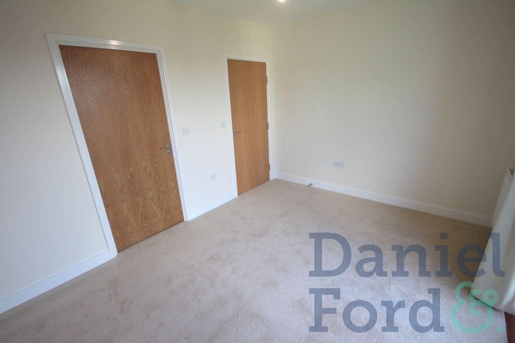 Property photo 3 of 11 Img_702_11_Large.Jpg