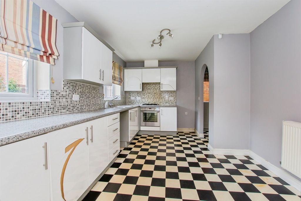 Property photo 2 of 17