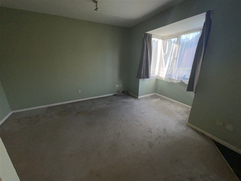 Property photo 1 of 6 Bedroom