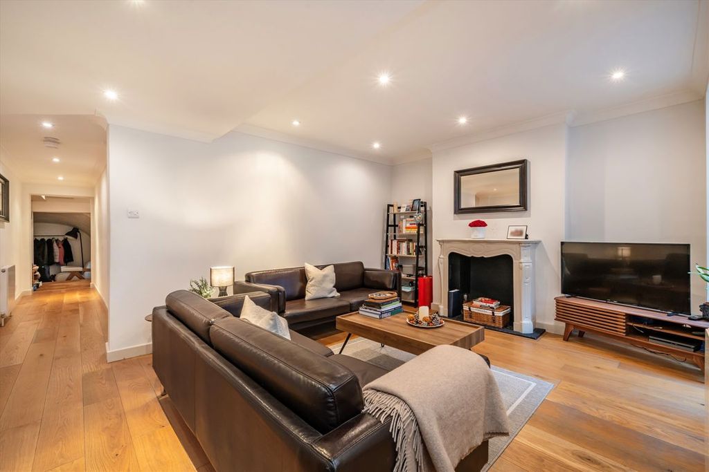 Property photo 2 of 8