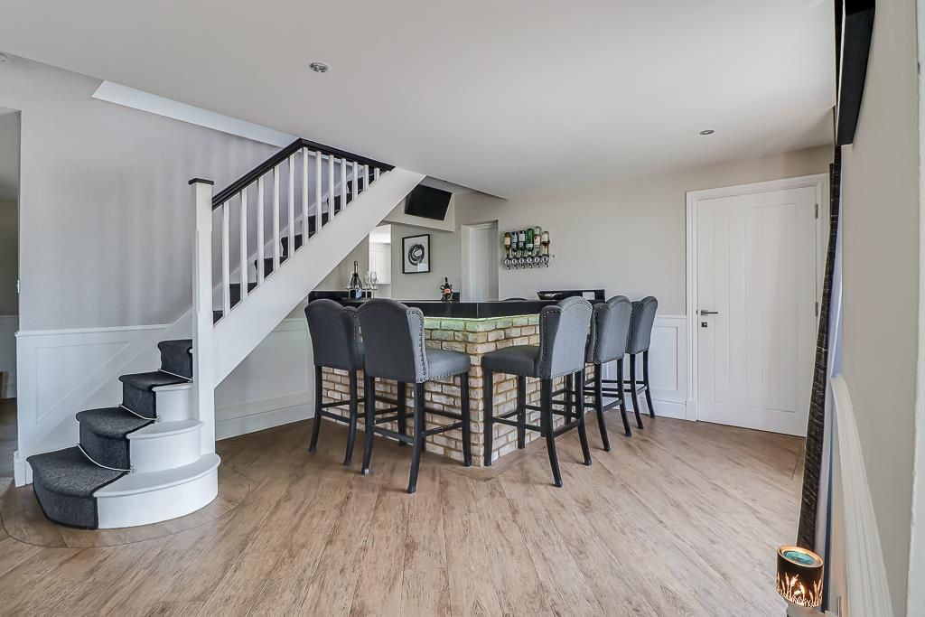 Property photo 3 of 66 Entrance Hall
